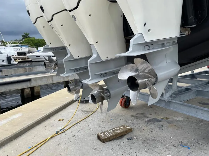 2016 Boston Whaler 420 Outrage