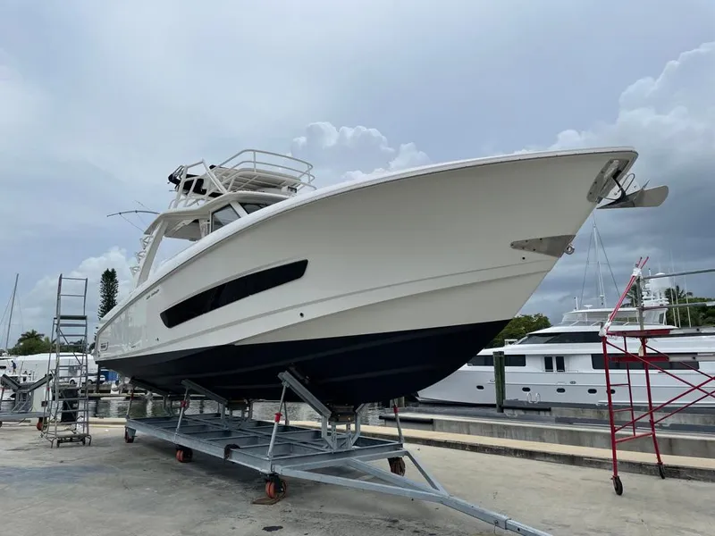 2016 Boston Whaler 420 Outrage