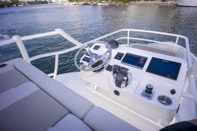 2016 Boston Whaler 420 Outrage