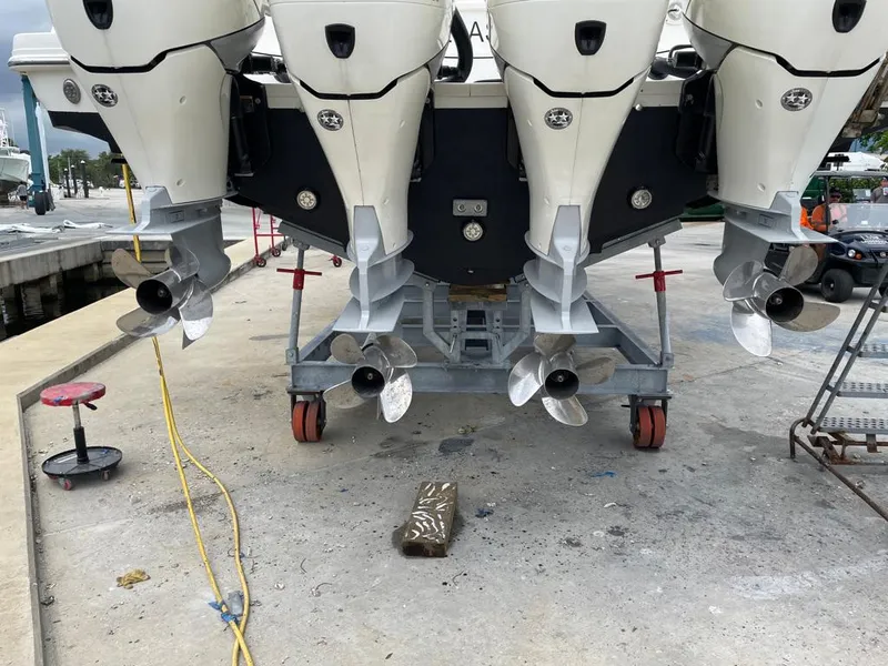 2016 Boston Whaler 420 Outrage