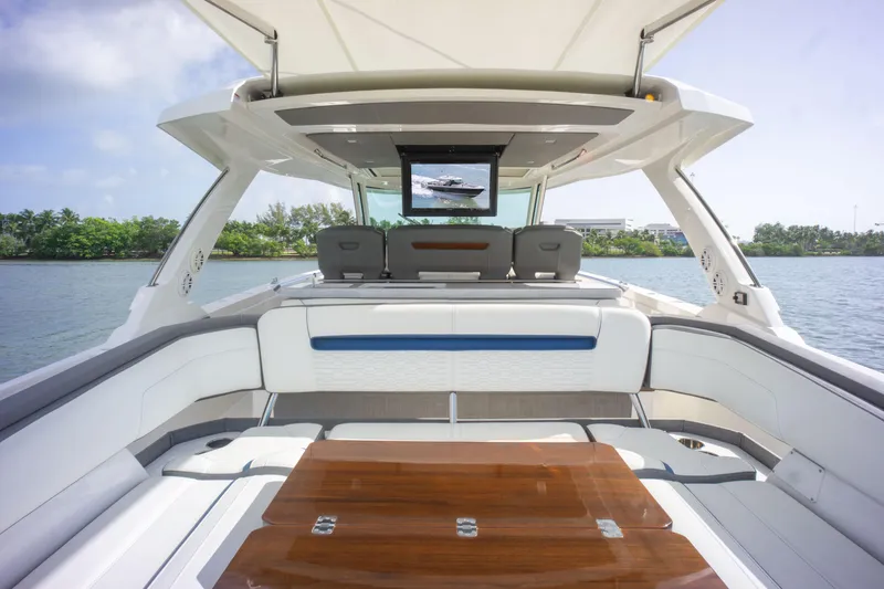 2021 Tiara Sport LS