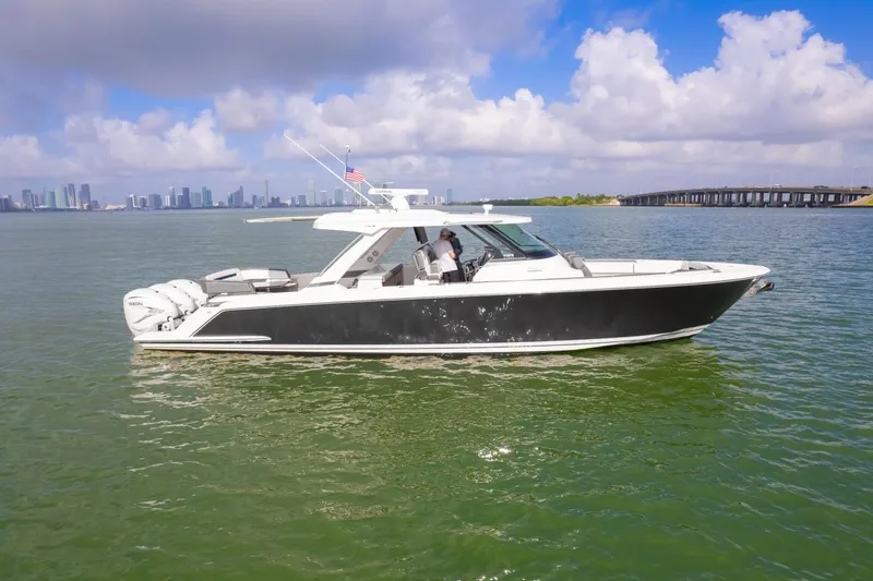 2021 Tiara Sport LS