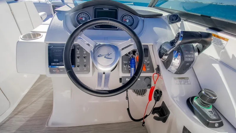 2017 Sea Ray SDX 290 Outboard