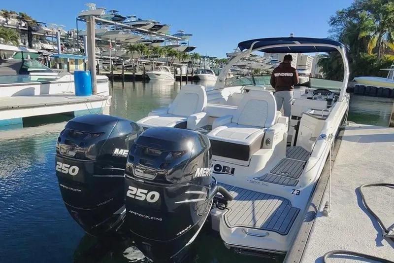 2017 Sea Ray SDX 290 Outboard