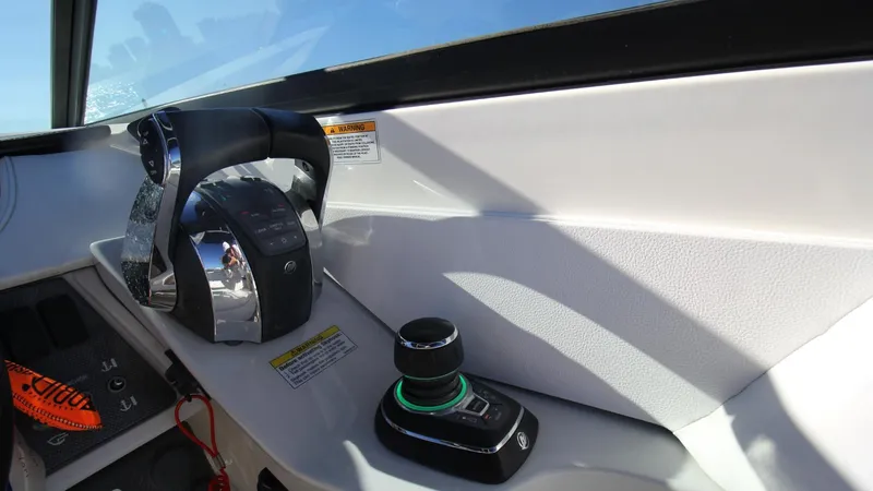 2017 Sea Ray SDX 290 Outboard