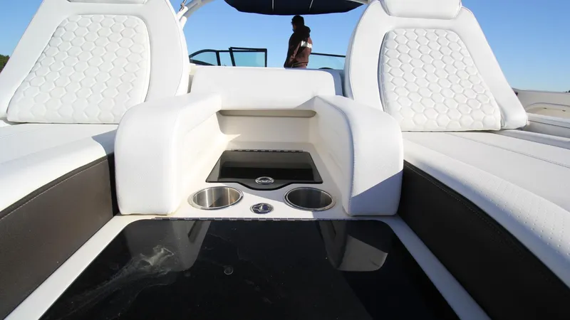 2017 Sea Ray SDX 290 Outboard