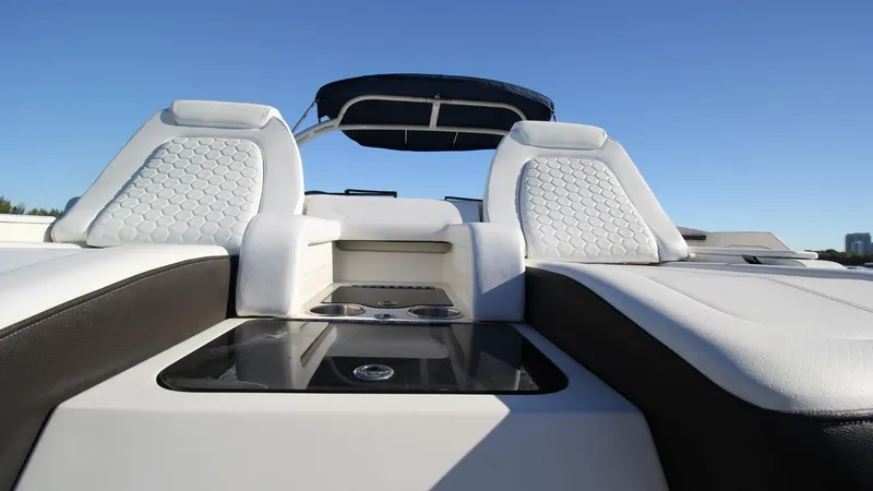 2017 Sea Ray SDX 290 Outboard
