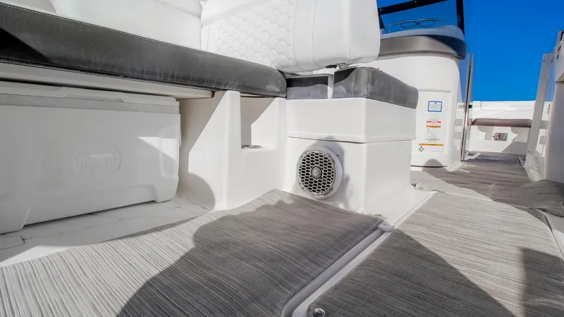 2017 Sea Ray SDX 290 Outboard