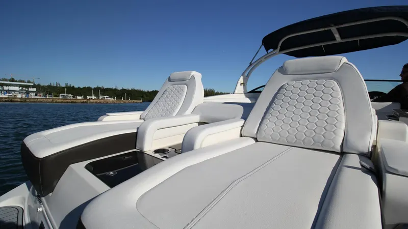2017 Sea Ray SDX 290 Outboard