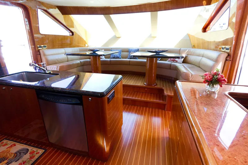 2007 Horizon Raised Pilothouse