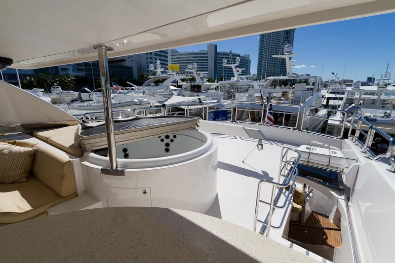 2007 Horizon Raised Pilothouse