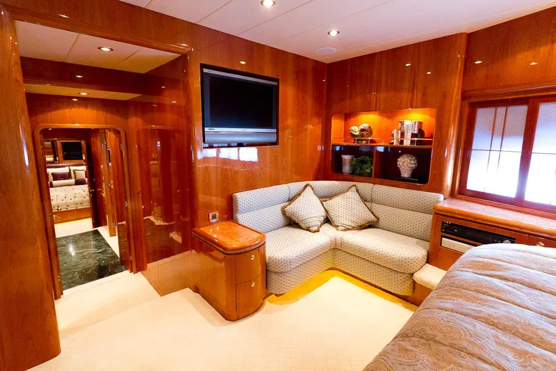 2007 Horizon Raised Pilothouse