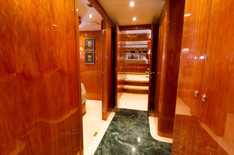 2007 Horizon Raised Pilothouse