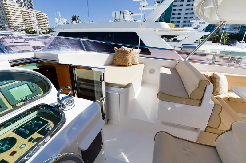 2007 Horizon Raised Pilothouse