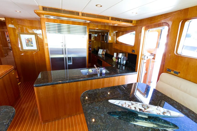 2007 Horizon Raised Pilothouse