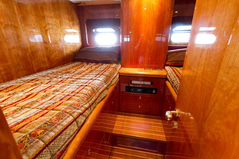 2007 Horizon Raised Pilothouse