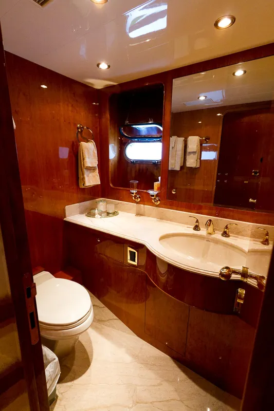 2007 Horizon Raised Pilothouse