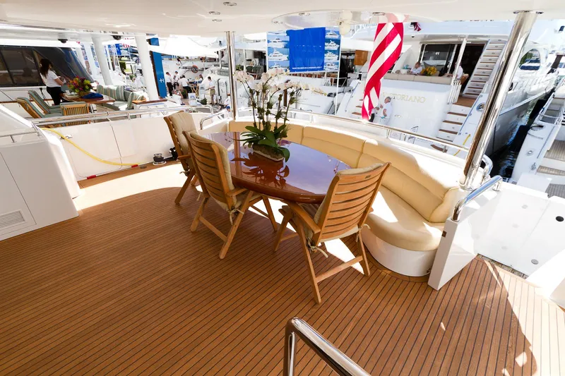 2007 Horizon Raised Pilothouse