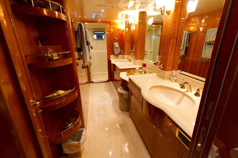 2007 Horizon Raised Pilothouse
