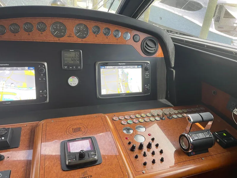 2003 Ferretti Yachts 810 RPH
