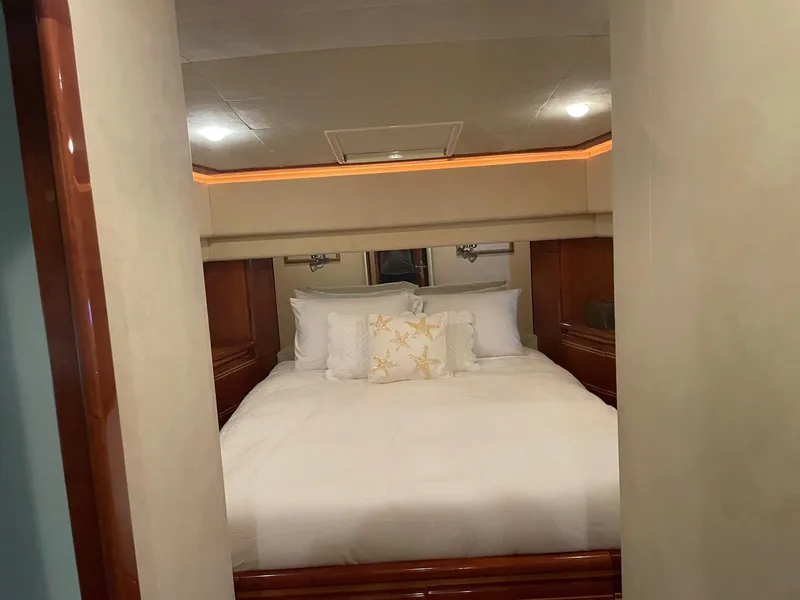 2003 Ferretti Yachts 810 RPH