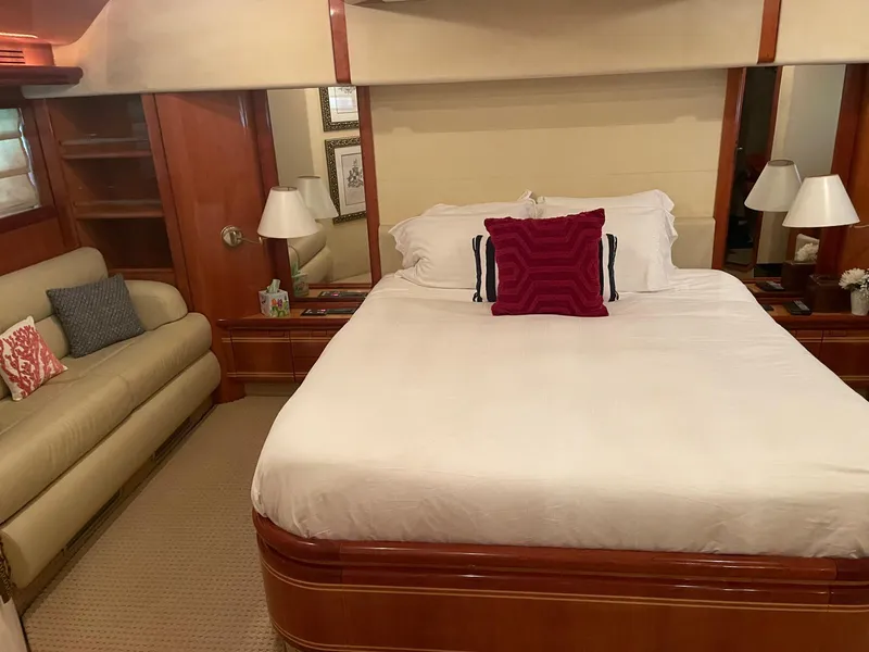 2003 Ferretti Yachts 810 RPH