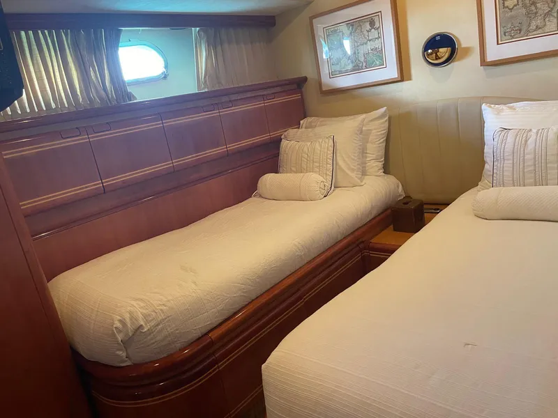 2003 Ferretti Yachts 810 RPH