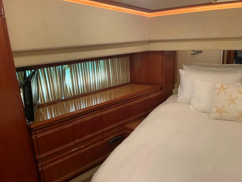 2003 Ferretti Yachts 810 RPH