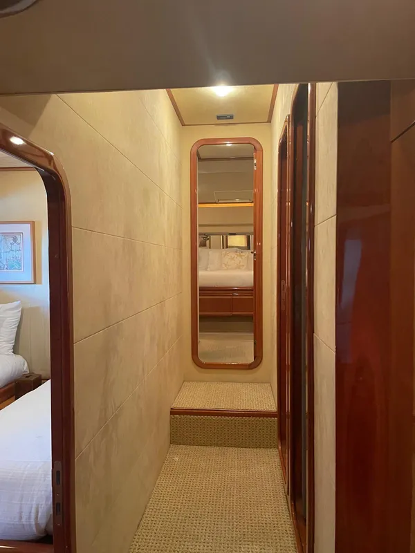 2003 Ferretti Yachts 810 RPH