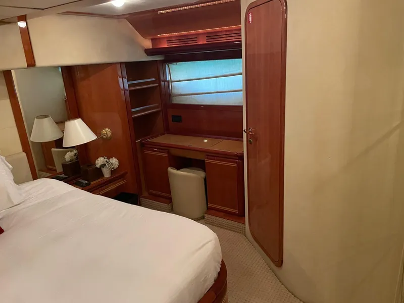 2003 Ferretti Yachts 810 RPH