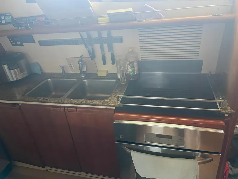 2003 Ferretti Yachts 810 RPH