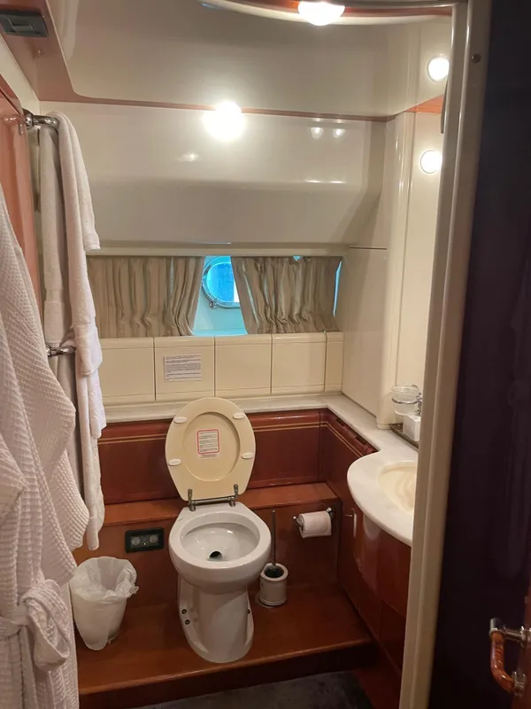 2003 Ferretti Yachts 810 RPH