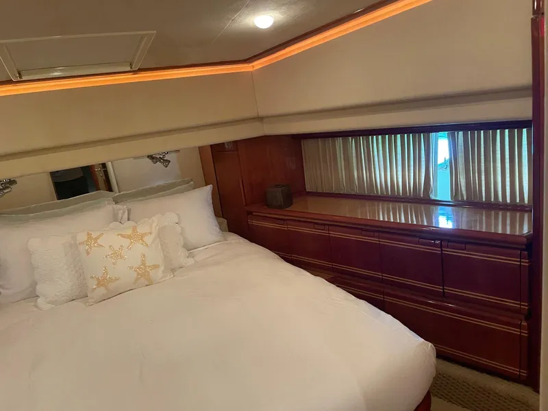 2003 Ferretti Yachts 810 RPH