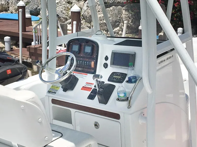 2014 Sea Hunt <b>ULTRA 234</b>