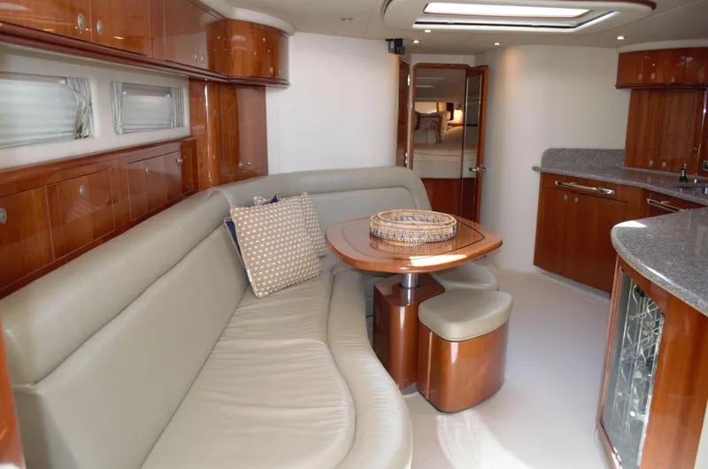 2004 Sea Ray Sundancer 550 Express Cruiser