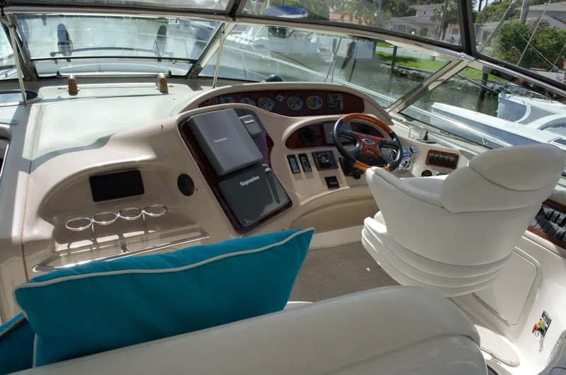 2004 Sea Ray Sundancer 550 Express Cruiser