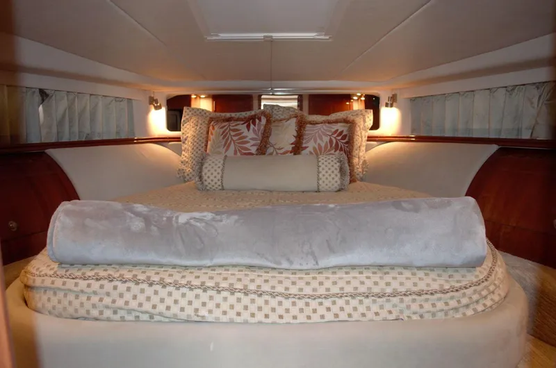 2004 Sea Ray Sundancer 550 Express Cruiser
