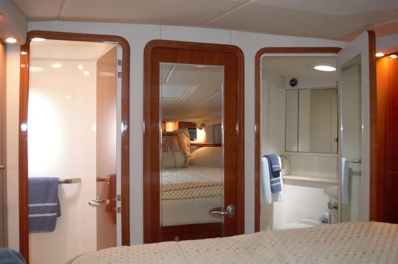 2004 Sea Ray Sundancer 550 Express Cruiser
