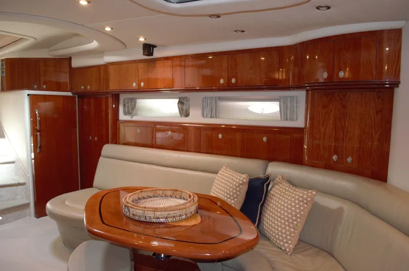2004 Sea Ray Sundancer 550 Express Cruiser