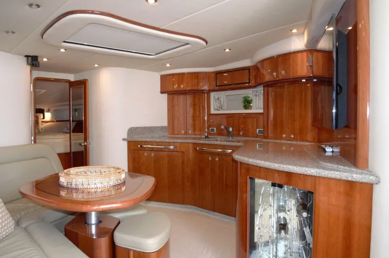 2004 Sea Ray Sundancer 550 Express Cruiser
