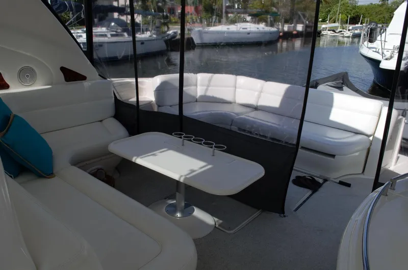 2004 Sea Ray Sundancer 550 Express Cruiser