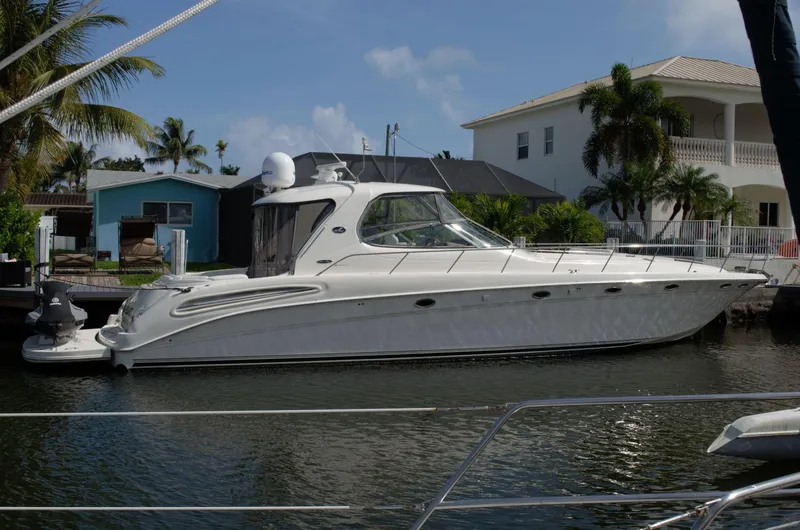 2004 Sea Ray Sundancer 550 Express Cruiser