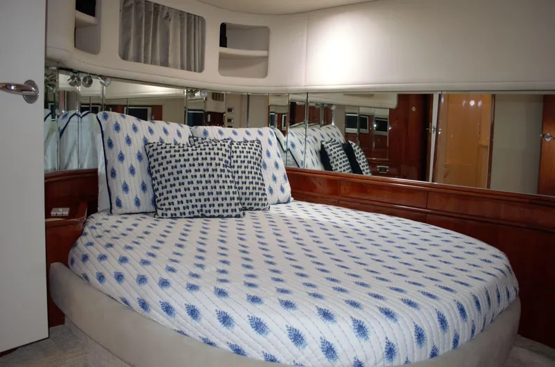 2004 Sea Ray Sundancer 550 Express Cruiser