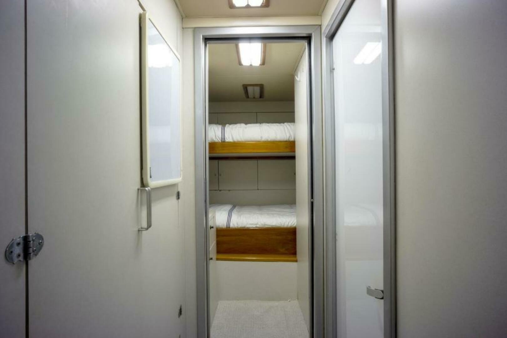 2005 Sea Force IX Enclosed Flybridge