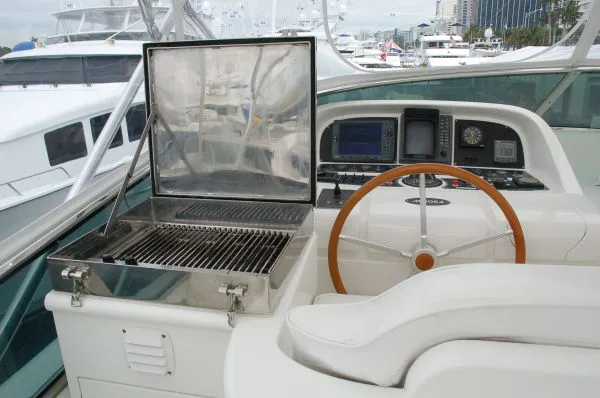 1997 Maiora Flybridge Motoryacht