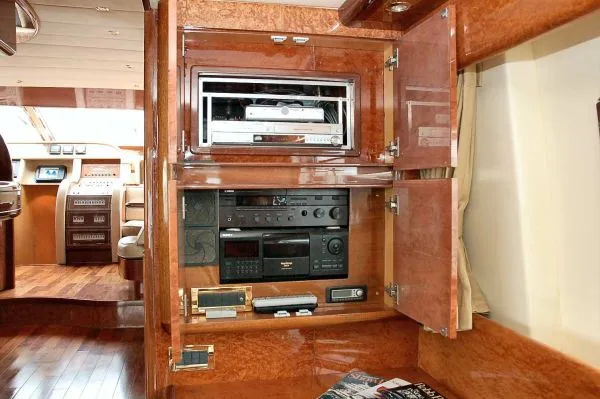 1997 Maiora Flybridge Motoryacht