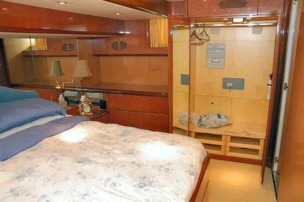 1997 Maiora Flybridge Motoryacht