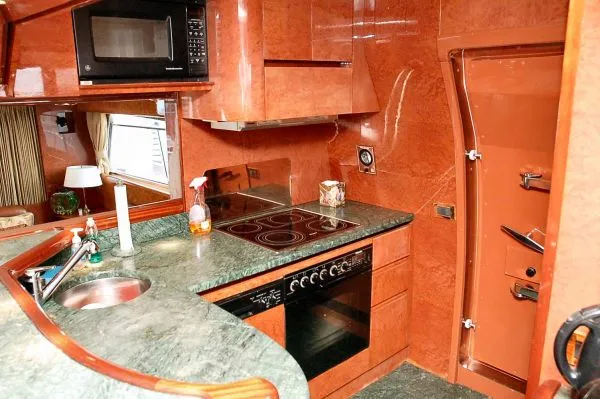 1997 Maiora Flybridge Motoryacht