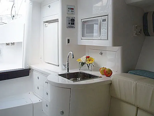 2005 Intrepid 377 Cuddy