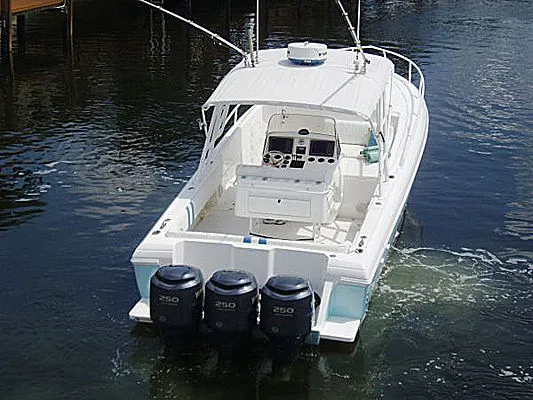 2005 Intrepid 377 Cuddy